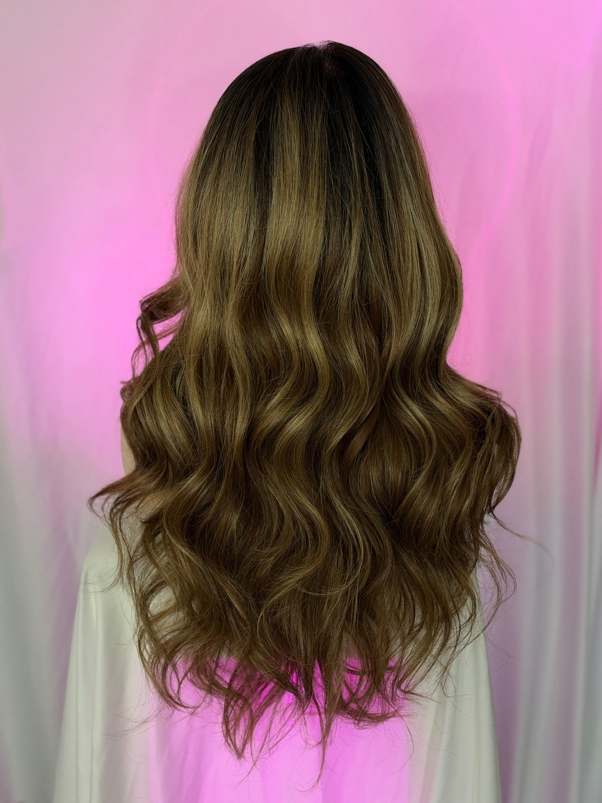 Peluca 186 de Cabello Semi ~ Natural de 32 Pulgadas, Castaño con luces Rubias miel, Lace 360, Partidura Libre.