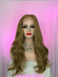 Peluca 223 de Cabello 100% Fibra premium 32 pulgadas, Rubio Dorado, Lace Frontal, Partidura Libre.