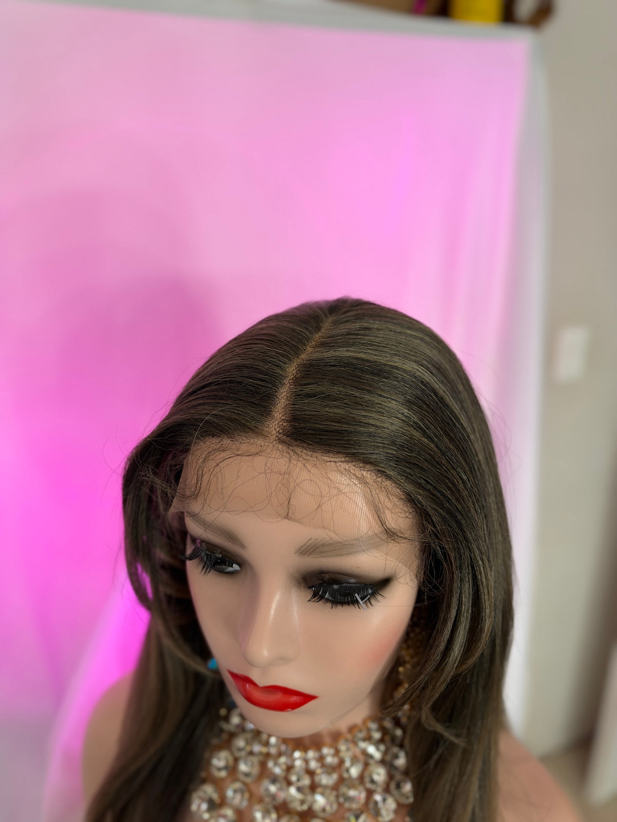 Peluca 230 de Cabello Fibra 100% Premium Ash Brown 28 Pulgadas Lace Frontal