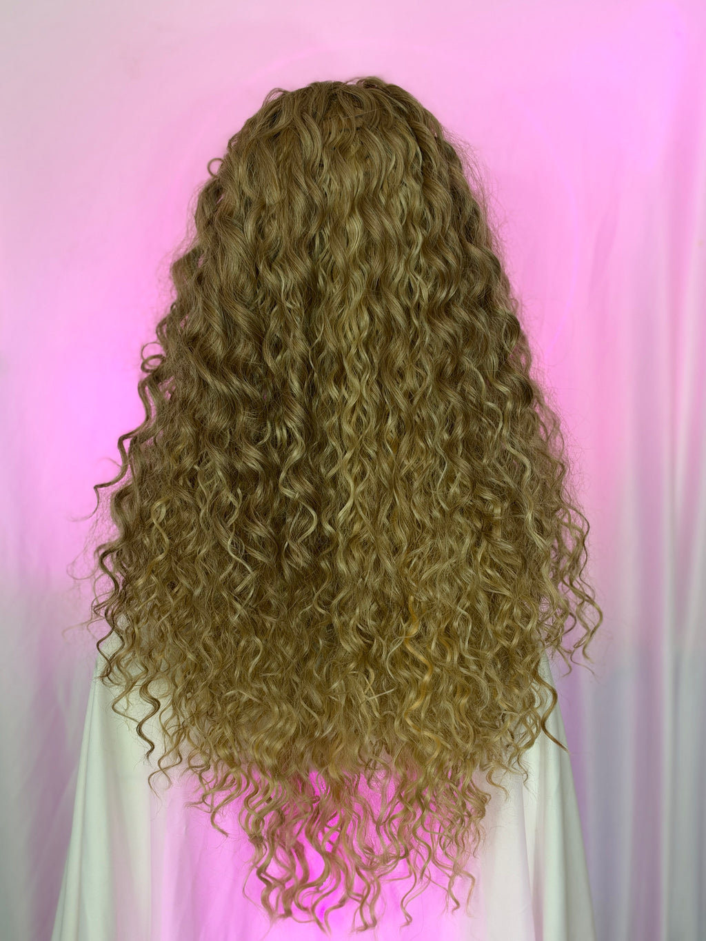 Peluca 231 de Cabello Fibra 100% Premium 32 Pulgadas Rubio Dorado, Lace frontal, Partidura Libre.