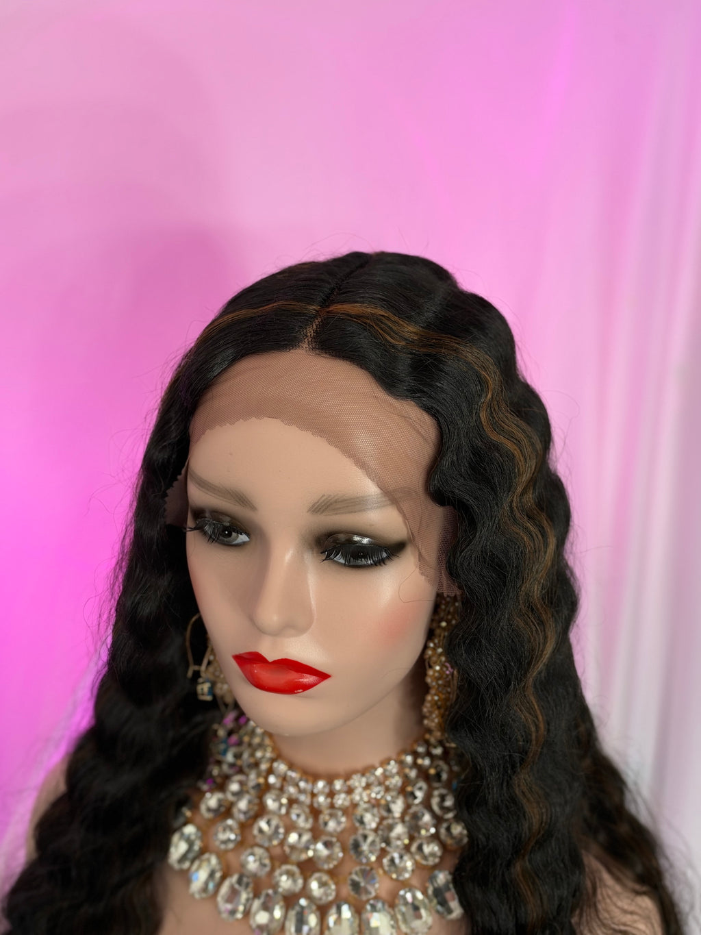 Peluca 234 de Cabello Fibra 100% Premium 30 Pulgadas Negro Natural con Luces Castañas, Lace Frontal.
