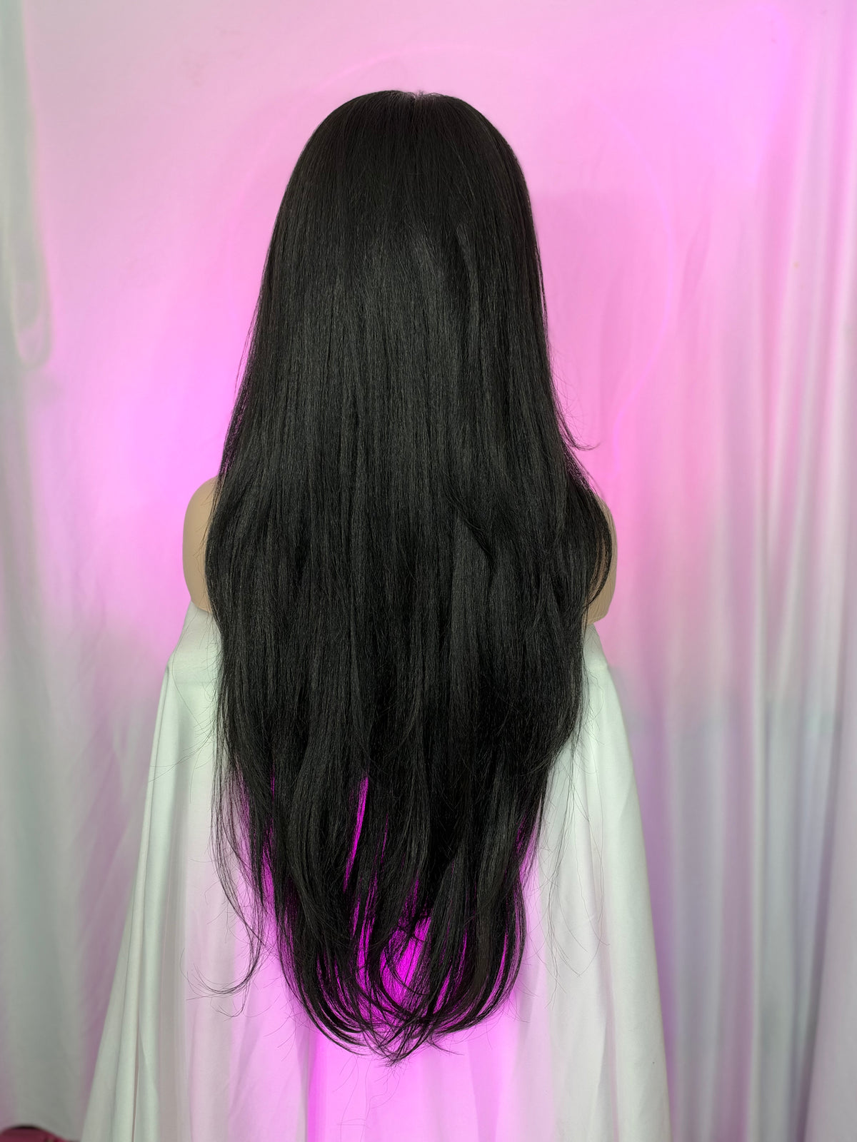 Peluca 237 de Cabello Fibra 100% Premium 34 Pulgadas Negro Natural, Partidura Libre, Lace Frontal.